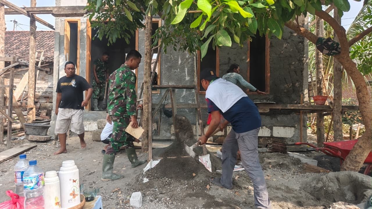 Menggagas Rumah Layak Huni, Satgas TMMD 129 Bersama Masyarakat Wujudkan Dinding Kuat di Desa Tlemang