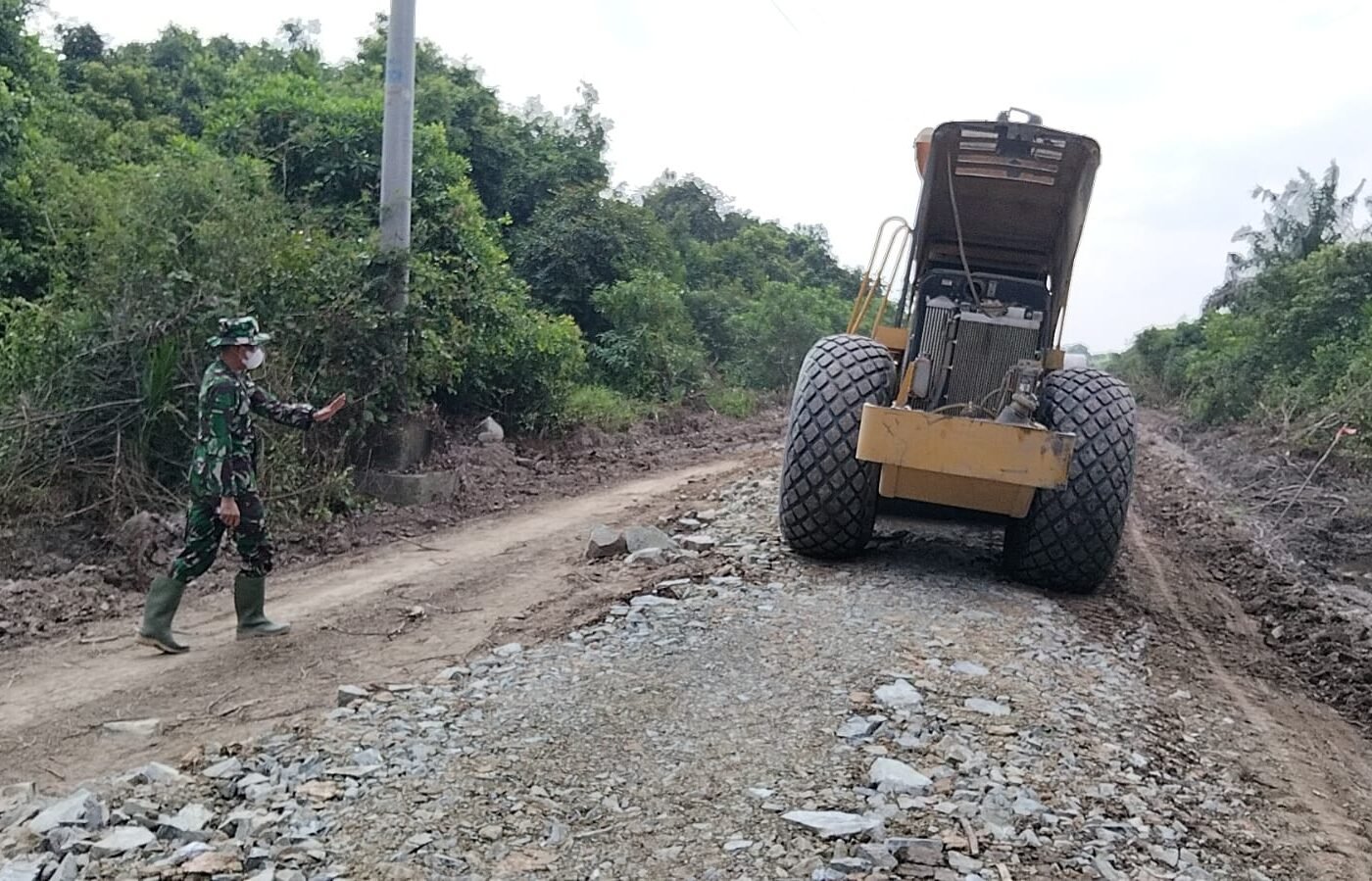 Perbaikan Infrastruktur Jalan oleh Satgas TMMD ke-129 Dimulai di Desa Pangkalan Terap
