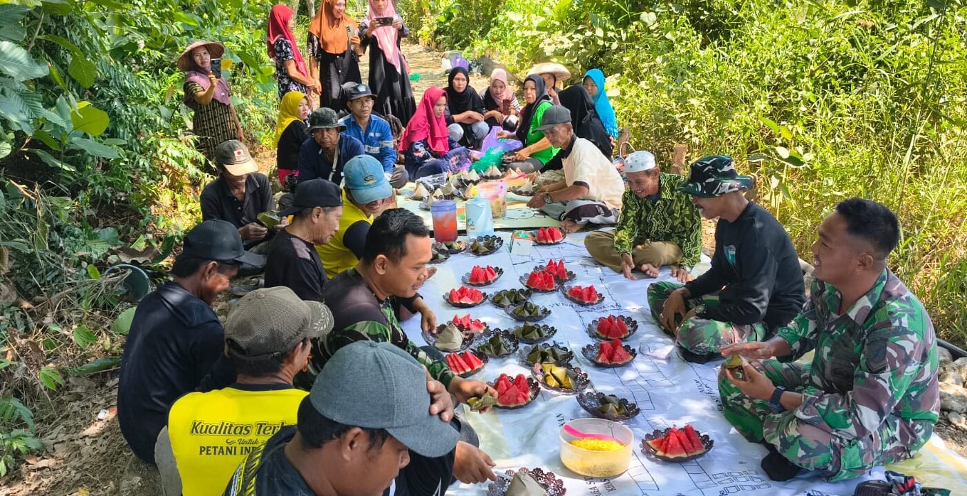 Kegiatan Syukuran TNI dan Masyarakat Pererat Hubungan di TMMD Ke-129
