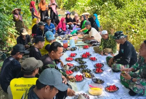 Kegiatan Syukuran TNI dan Masyarakat Pererat Hubungan di TMMD Ke-129