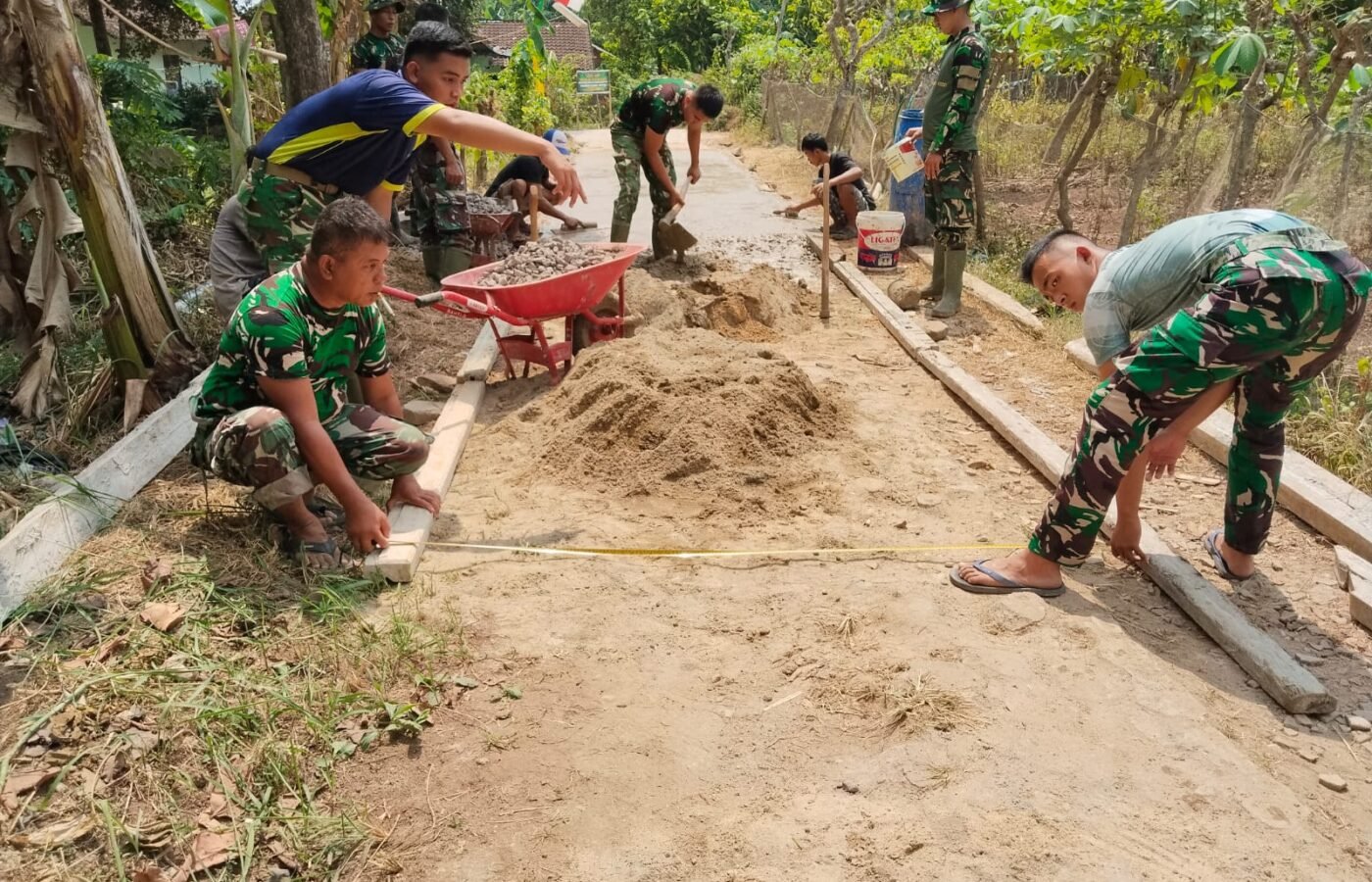 Proyek Jalan Rabat Beton: Harapan Baru untuk Warga Gang Alpukat II
