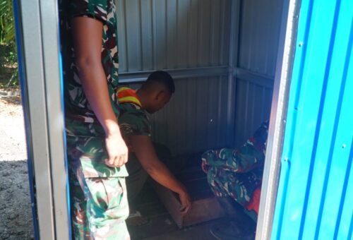 Sinergi TNI dan Warga dalam Pembangunan MCK di Desa Bandar Raya