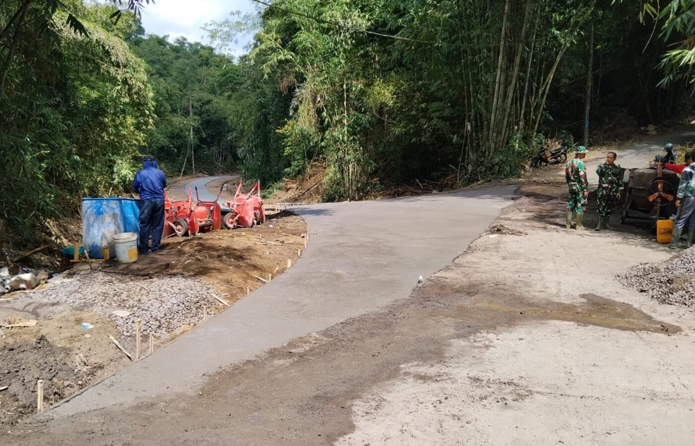 Semangat Kebersamaan TNI dan Warga Dalam TMMD Ke-129
