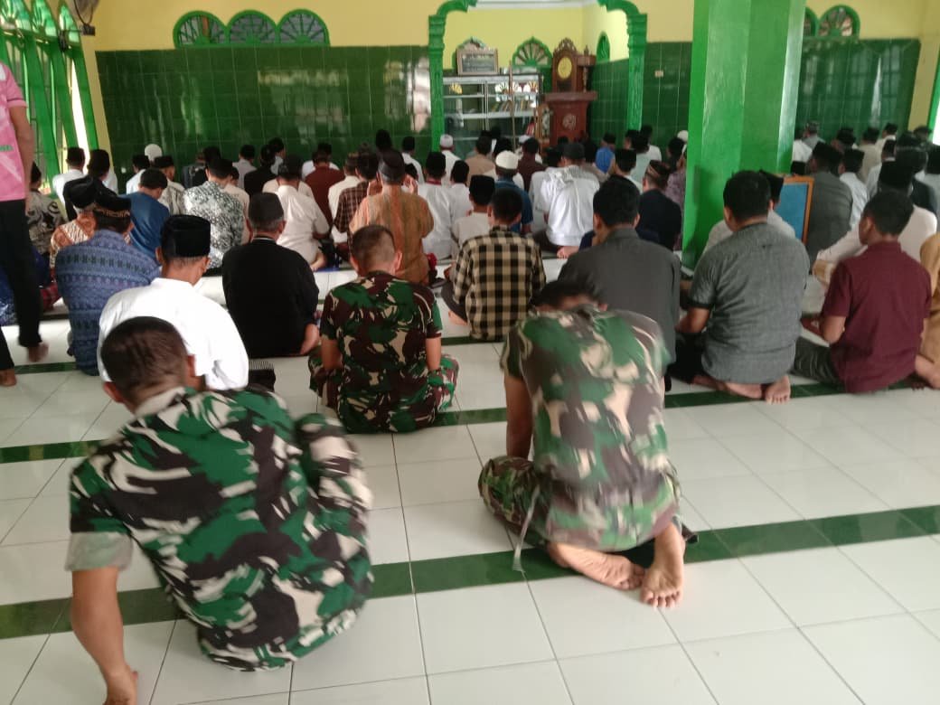 Sinergi TNI dan Masyarakat Melalui Kegiatan Ibadah di TMMD