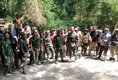 Sinergi TNI dan Masyarakat Percepat Pembangunan Rabat Beton di TMMD Ke-129