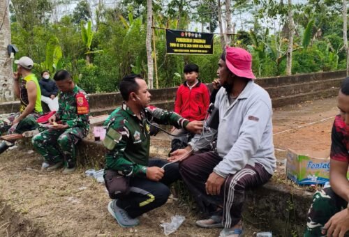 Pelayanan Medis Gratis oleh Tim Kesehatan Satgas TMMD Ke-129 di Desa Sekardadi