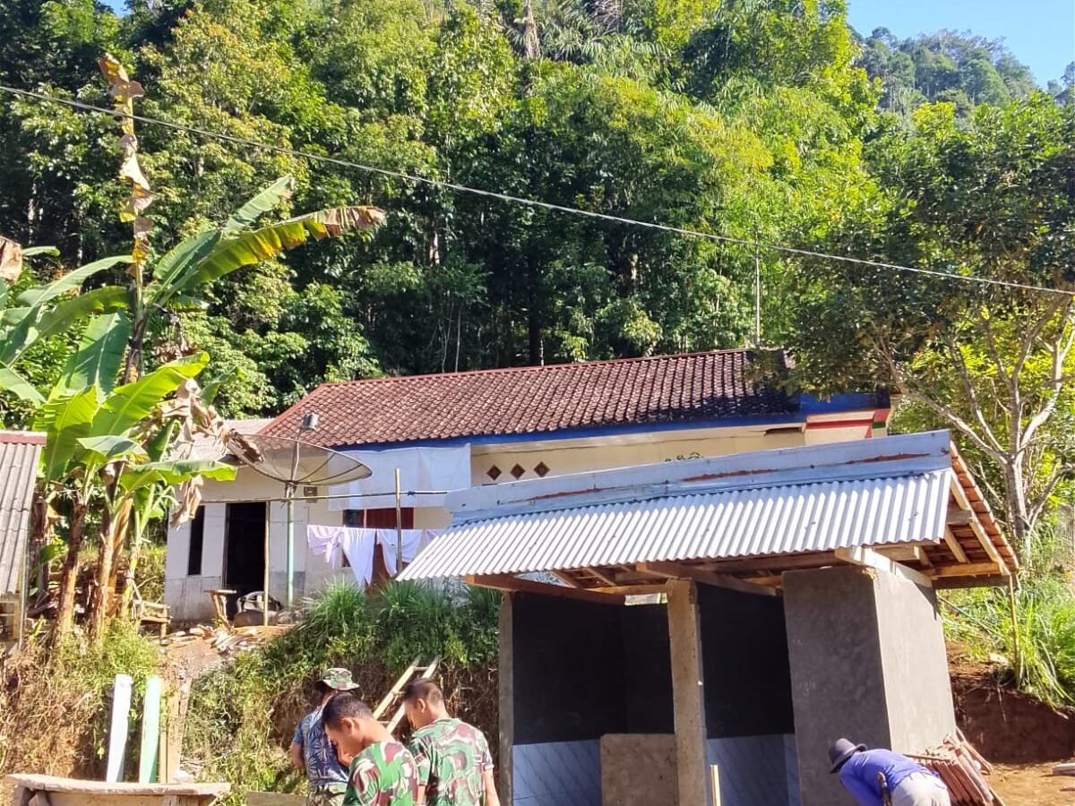 Masyarakat Desa Mekarmukti Sambut Baik Pembangunan MCK TMMD Ke-129