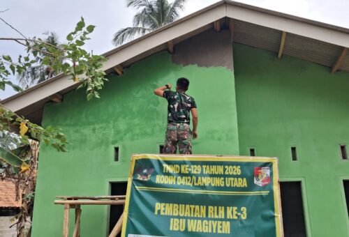 Proyek TMMD ke-129 Kodim 0412/LU: Penyelesaian Pengecatan Kedua Rumah Ibu Wagiyem