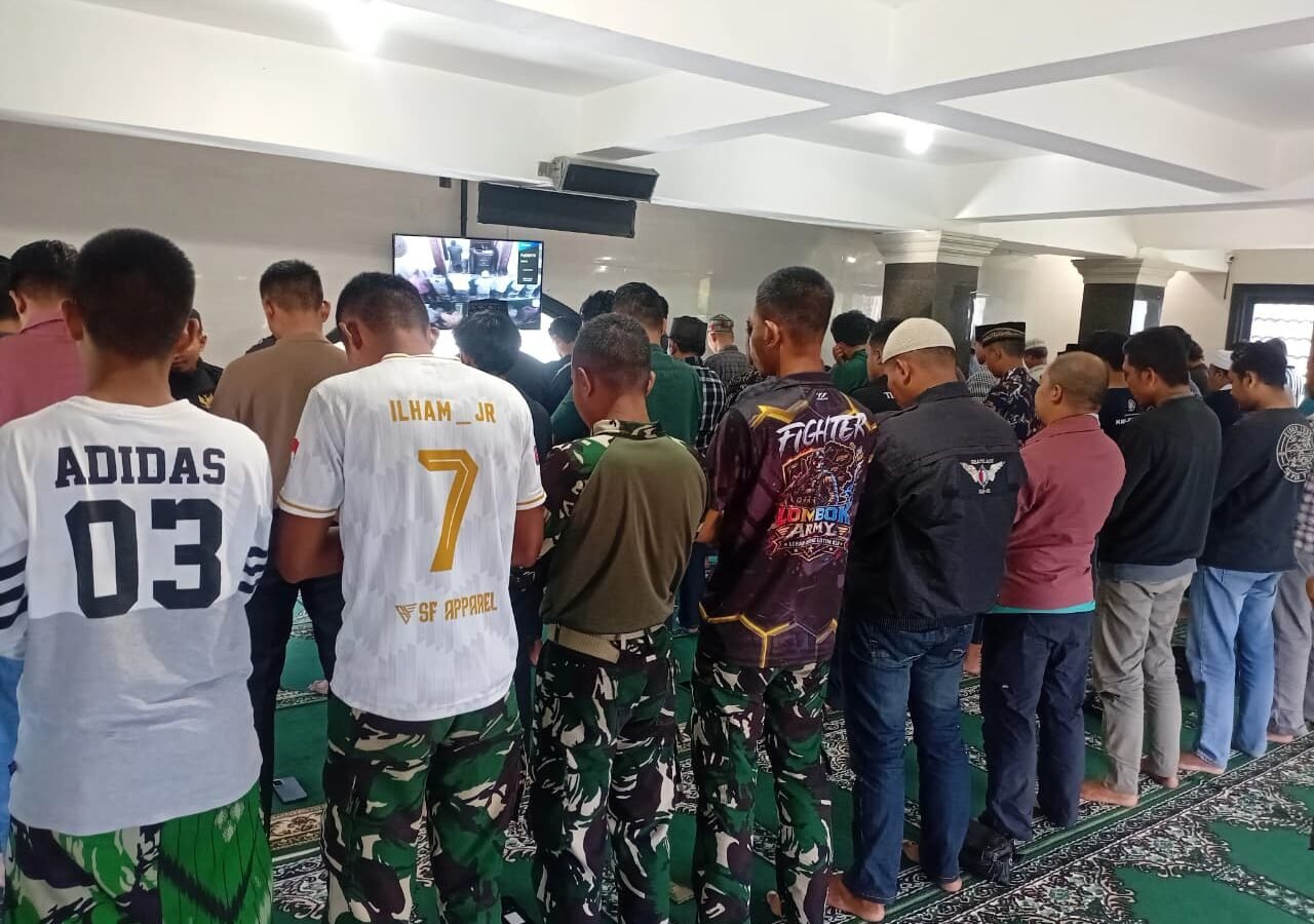 Satgas TMMD Kodim 1626/Bangli Menjalankan Ibadah di Tengah Kegiatan Pembangunan