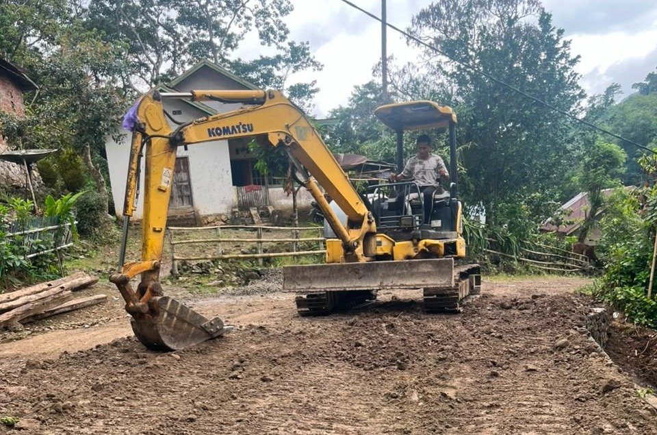 Optimalisasi Excavator dalam Peningkatan Infrastruktur di Desa Pattuku
