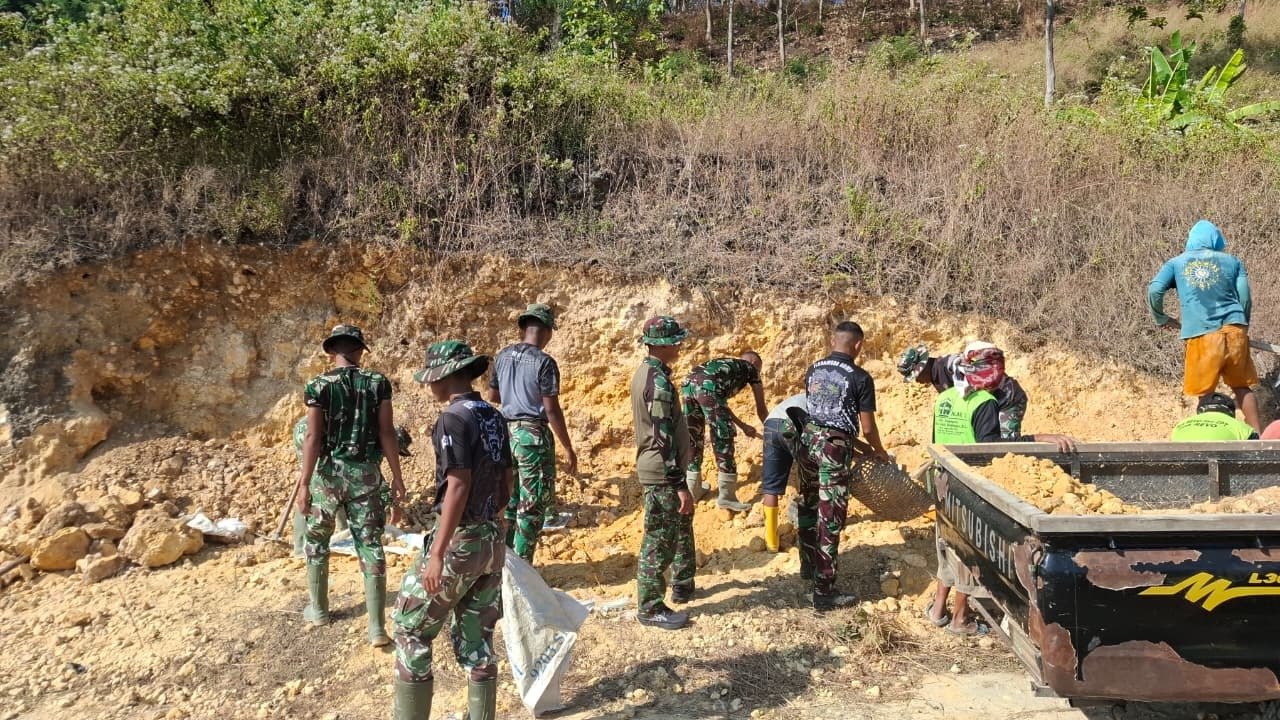 Sinergi TNI dan Masyarakat dalam Penguatan Infrastruktur Pertanian di Desa Tlemang