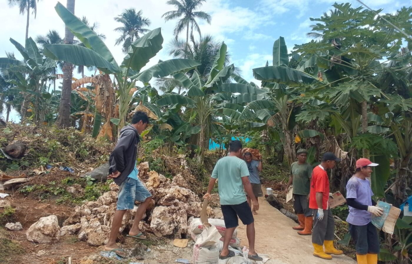 Kemajuan Program Manunggal Air Ditandai Finishing Tempat Wudhu di Desa Polewali