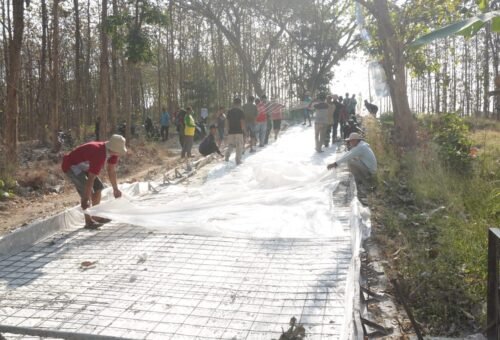 Sinergi TNI dan Masyarakat: Proyek TMMD ke-129 di Desa Tlemang Membentuk Jalan Berkualitas