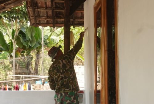 Transformasi Rumah Ibu Nurhayati: Aksi Prajurit Kodim 0812/Lamongan Berikan Harapan Baru