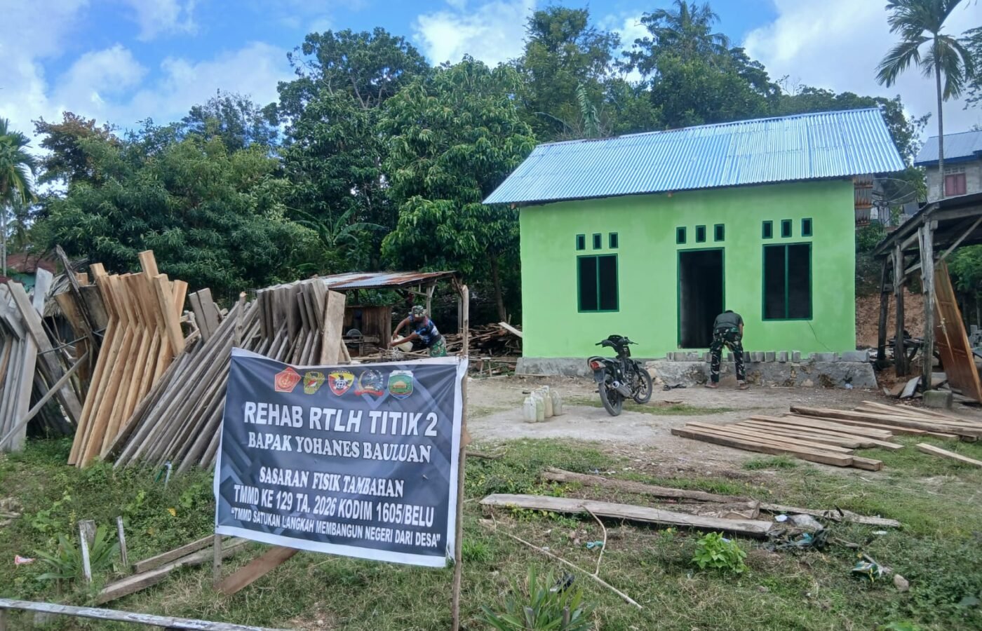 Progres Pembangunan Rumah Bapak Yohanes Baulaun di Hari Ke-22 TMMD 129