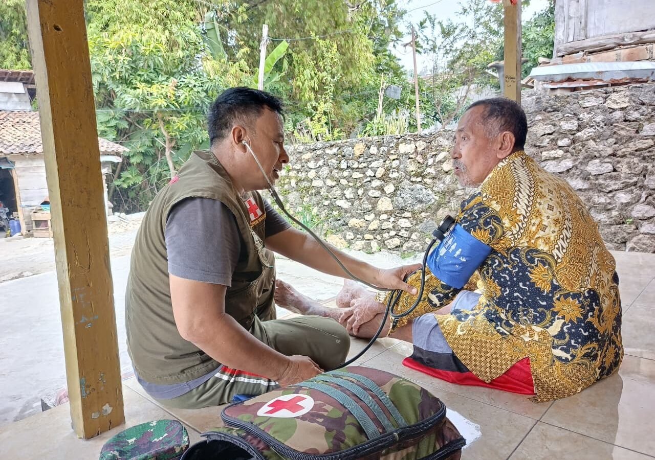 Dedikasi Serma Amalun dalam Meningkatkan Kesehatan Masyarakat Melalui Program TMMD ke-129