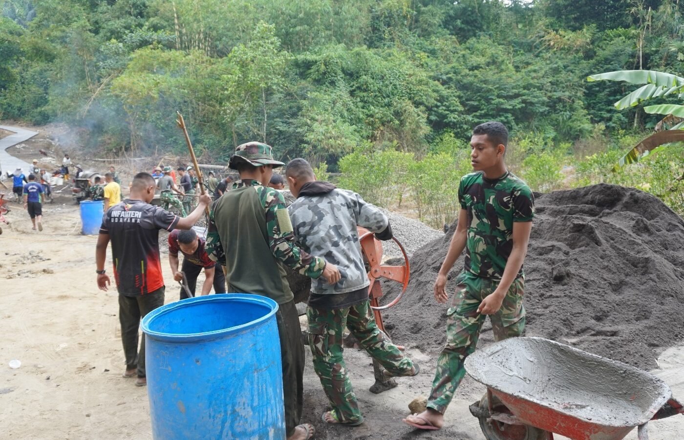 Optimasi Tiga Mesin Molen Meningkatkan Progres Pembangunan Beton TMMD Ke-129