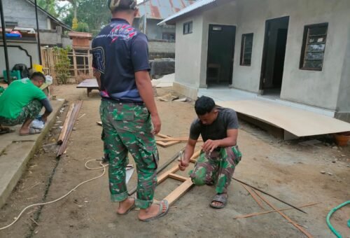 Sinergi TNI dan Warga dalam Rehabilitasi RTLH Ni Nengah Madri
