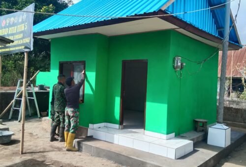 Pemasangan Jendela Menandai Penyelesaian RTLH Program TMMD Ke-129 di Bangli
