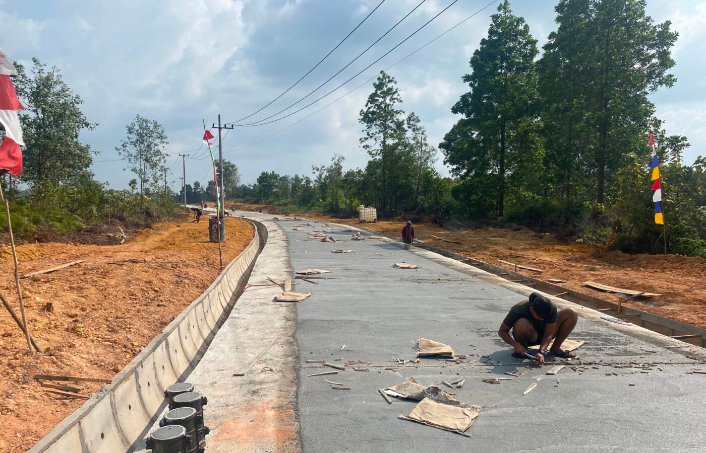 Perkembangan TMMD Ke-129: Semenisasi Jalan 258 Meter Capai 80 Persen