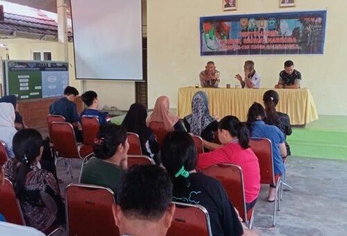 Kolaborasi TNI-Polri dalam Penyuluhan Hukum dan Bahaya Narkoba di Desa Deniang