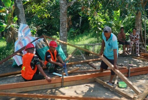 Progres Pembangunan Atap Rumah Bapak Masrani dalam TMMD Reguler 129