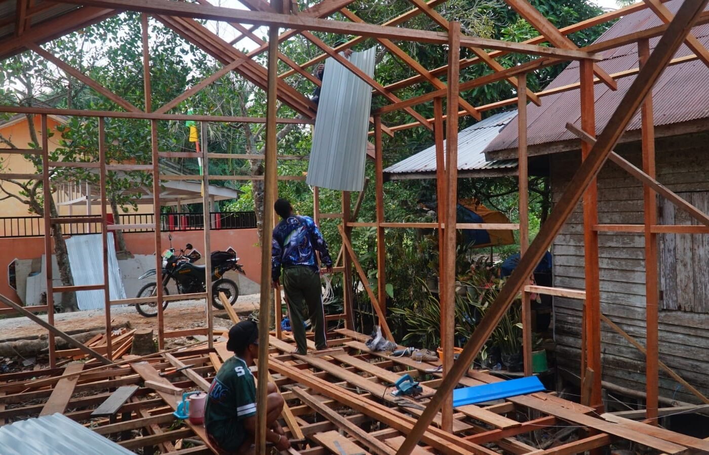 Kolaborasi TNI dan Masyarakat Dalam Proyek TMMD Perkuat Pembangunan RTLH