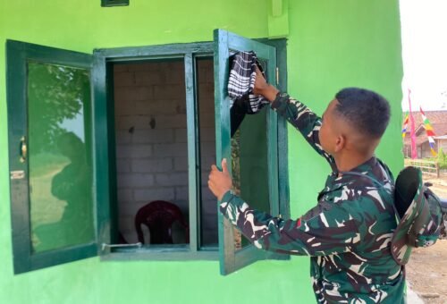 Pembersihan Akhir Rumah Tak Layak Huni oleh Satgas TMMD Ke-129
