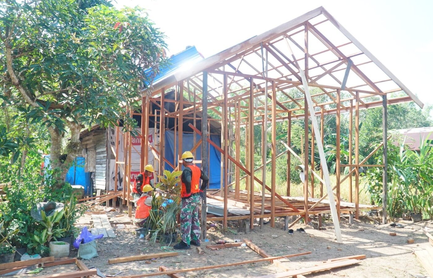 Pembangunan Atap RTLH Sasaran 3 Perkuat Proses Rehabilitasi Warga