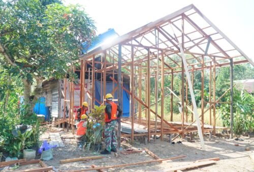 Pembangunan Atap RTLH Sasaran 3 Perkuat Proses Rehabilitasi Warga