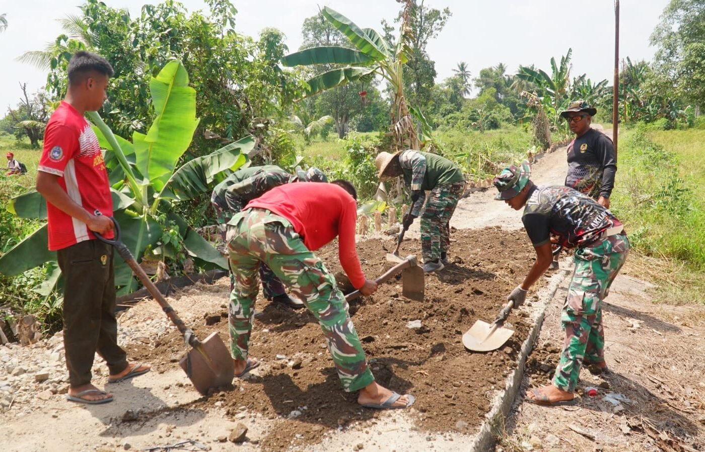 Keterlibatan Masyarakat dalam Proyek TMMD di Desa Bandar Raya