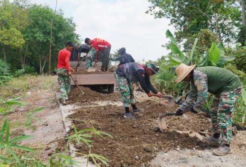 Proses Penimbunan Jalan Krusial dalam Pembangunan TMMD Ke-129