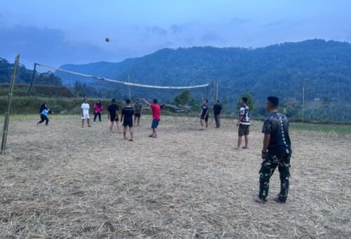 Kegiatan Olahraga Voli dalam TMMD Ke-129 Ciptakan Kebersamaan antara TNI dan Masyarakat