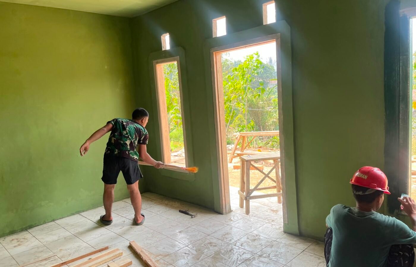 Rehabilitasi Rumah Bapak Gilang Capai 78,6 Persen, TMMD Ke-129 Hadirkan Keamanan untuk Keluarga