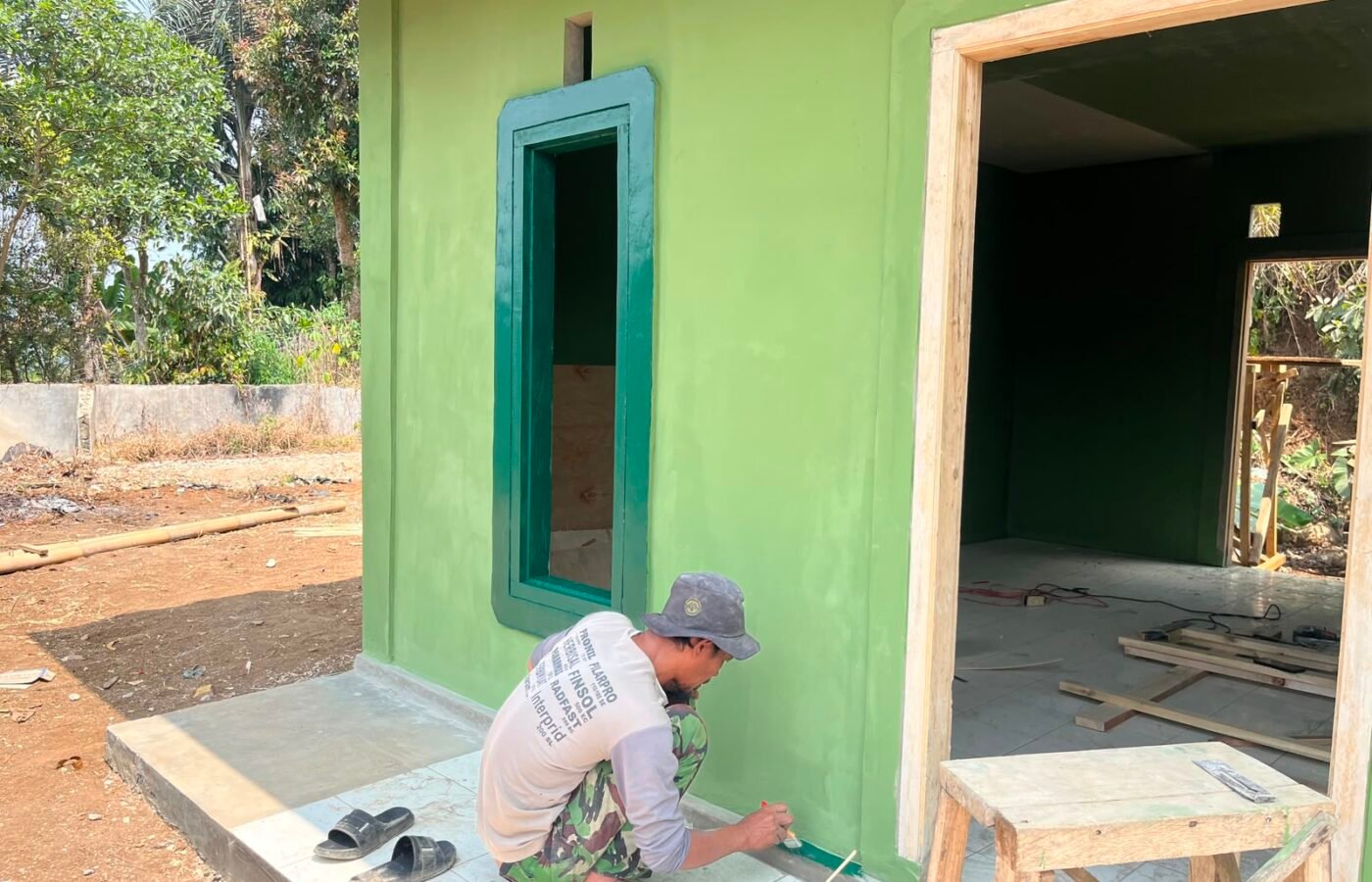 Pembangunan Rutilahu TMMD Ke-129 Kodim 0608/Cianjur Memasuki Tahap Akhir di Rumah Bapak Gilang