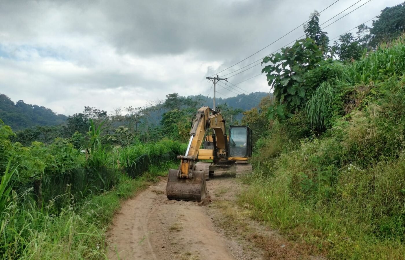 Penggunaan Excavator dalam Program TMMD ke-129 di Desa Pattuku