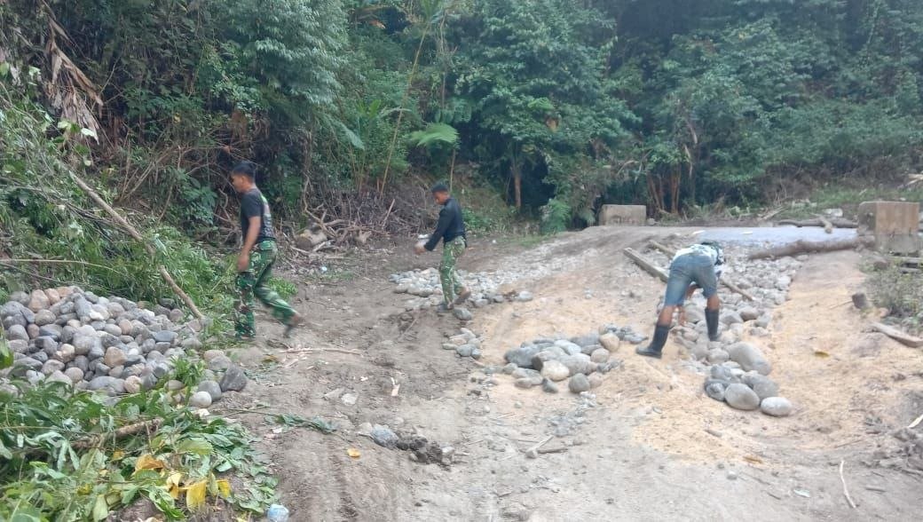 Langkah Awal Pembangunan TMMD ke-129 Melalui Pembersihan Dekker Titik 4