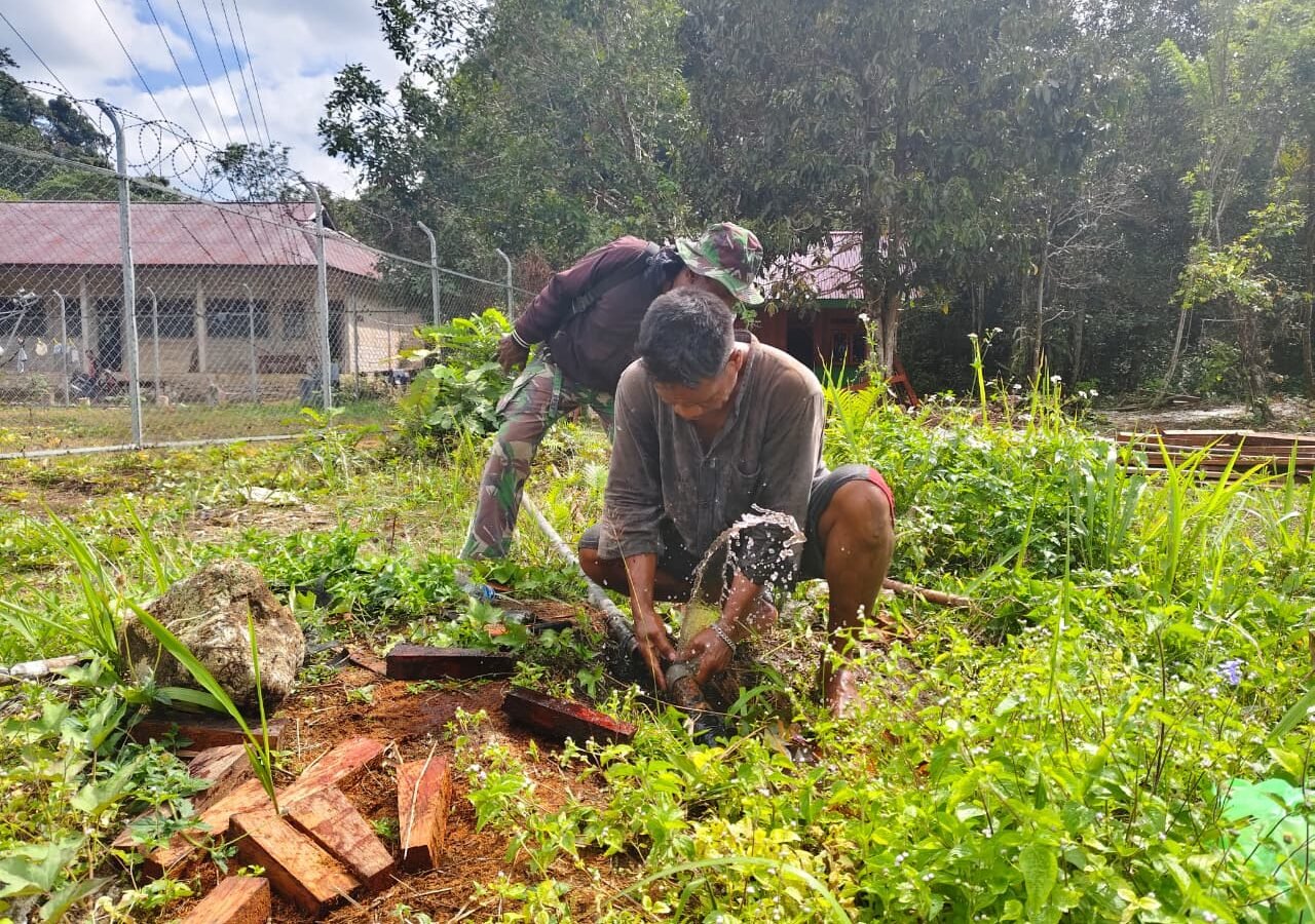 TNI Percepat Proses Perbaikan Jaringan Air Bersih, Warga Kampung Sesor Segera Nikmati Manfaatnya