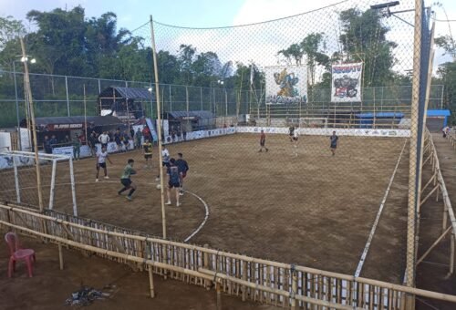 Pertandingan Futsal Antara Satgas TMMD dan Warga Desa Sekardadi