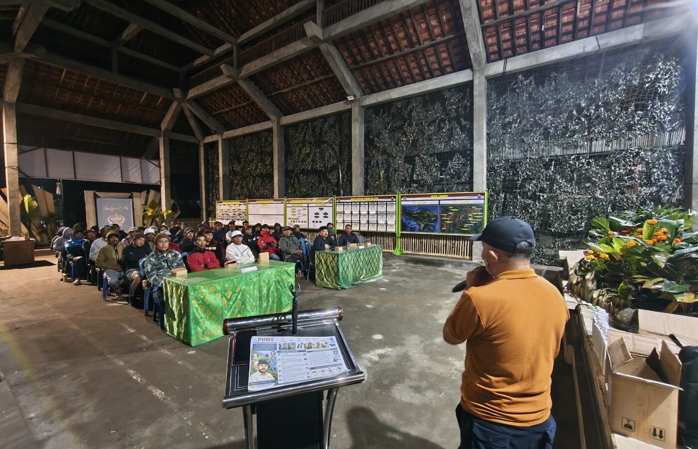 Semangat Masyarakat Dalam Penyuluhan Kesehatan Hewan TMMD Ke-129 di Sekardadi