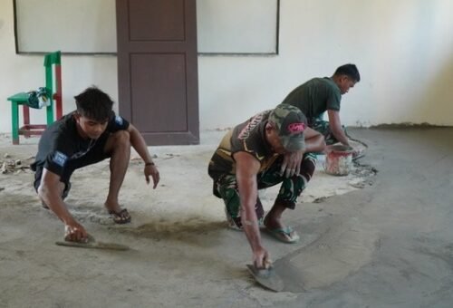 Kerjasama Satgas TMMD dan Warga Terus Perbaiki Fasilitas di SD Polewali