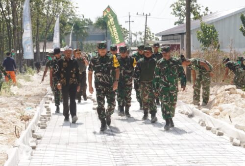 Tim Pengawasan TMMD ke-129 Tinjau Progres Konstruksi Jalan di Tlemang