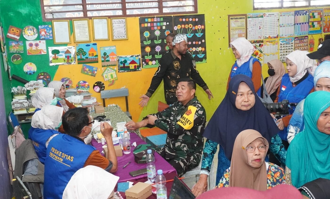 Kekuatan Sinergi TNI dan Masyarakat: Waaster Kasal Memimpin Tim Wasev TMMD ke-129 di Lamongan