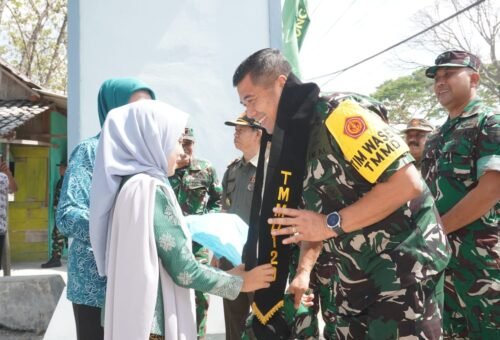 Ketua Tim Wasev TMMD 129 Disambut Meriah di Desa Tlemang