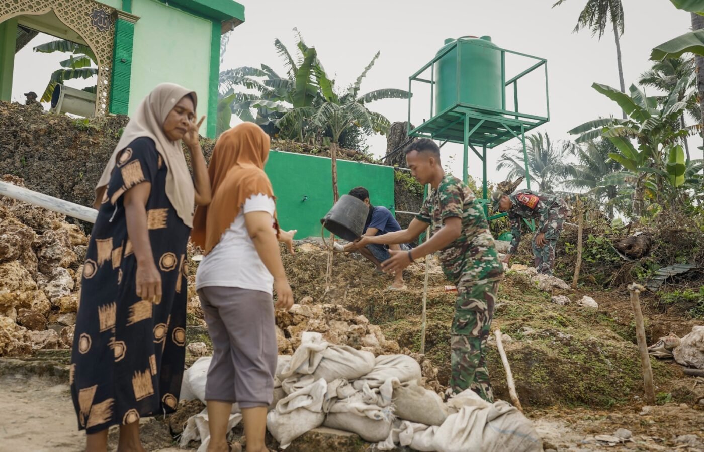 Keterlibatan TMMD Ke-129 Kodim 1311/Morowali Perkuat Hubungan dengan Warga