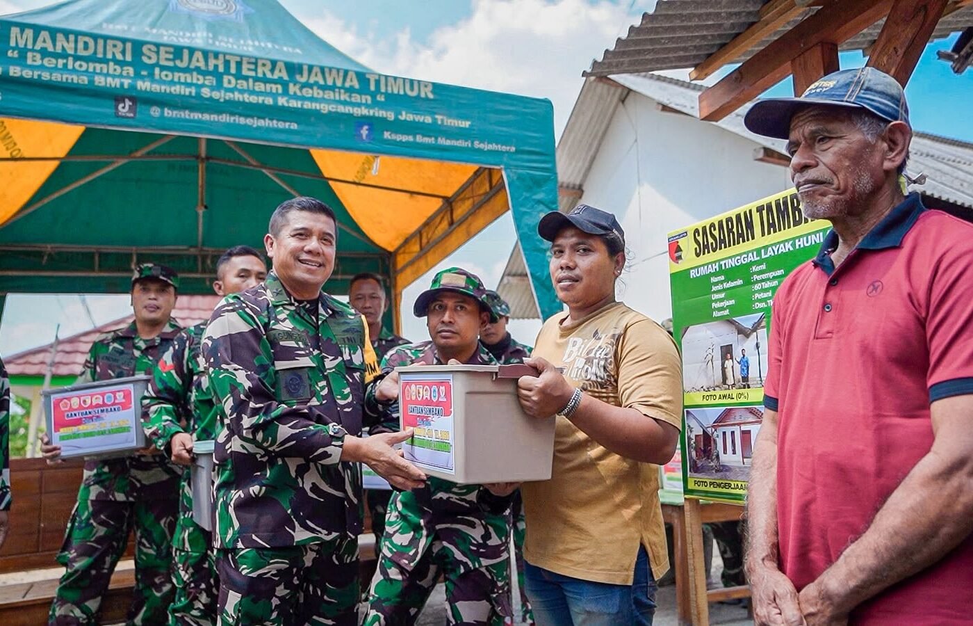 Kunjungan Tim Evaluasi TMMD Proyek RTLH di Lamongan