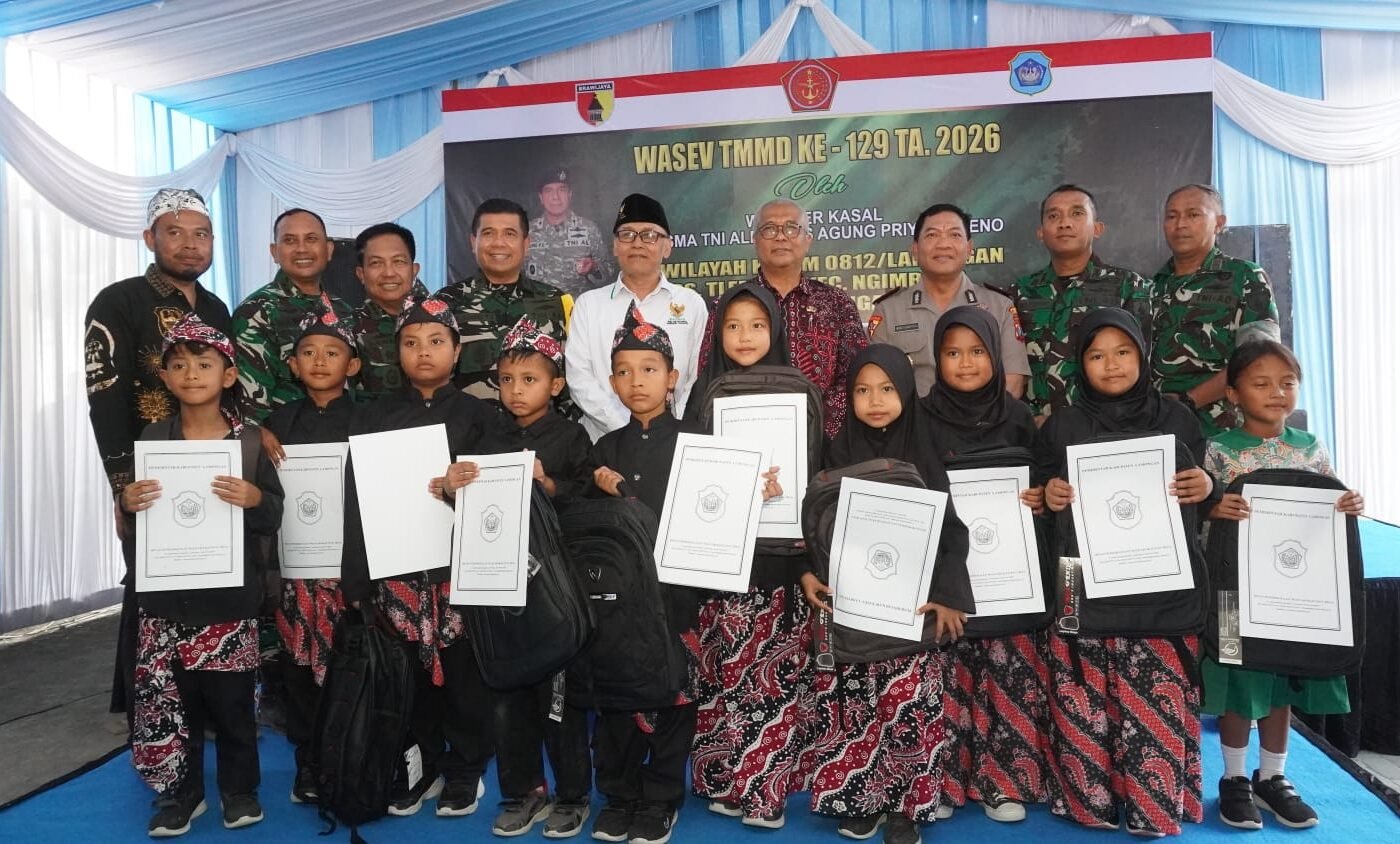 Kepedulian Sosial TMMD di Desa Tlemang: Santunan untuk Anak Yatim oleh TNI dan Forkopimda Lamongan