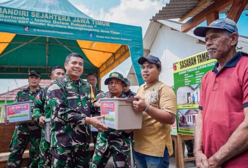 Kunjungan Tim Wasev TMMD: Ibu Kemi Terima Bantuan Sembako di Lamongan