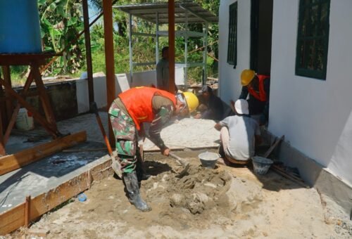 Kebersamaan dalam Pembangunan Musholla Darul Iman di Desa Bandar Raya