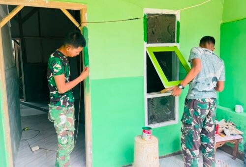Sentuhan Akhir TMMD, Rumah Bapak Siswanto Semakin Layak Huni